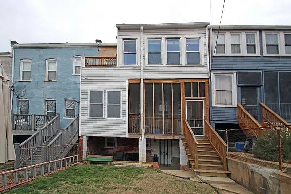Back of house. Can use yard. Back basement entry. - 25 V St NE #B