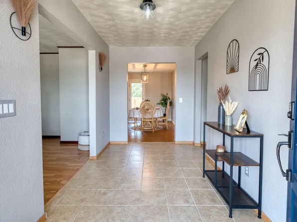 200 Cottonwood Ln, Gillette, WY 82718