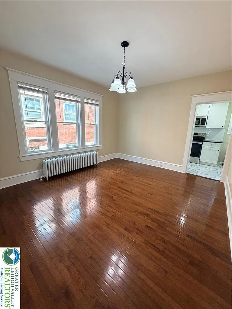 4 bed, 2.5 bath, 1962 sqft, $2,800 — Photo 4