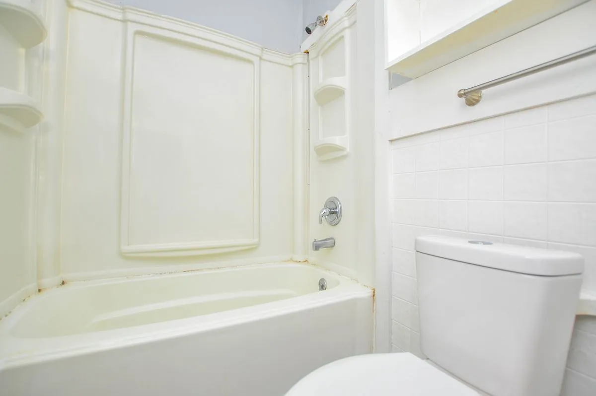 3 bed, 1.0 bath, 1401 sqft, $1,425 — Photo 4