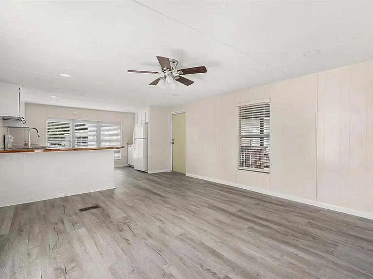 2222 N Austin Ave #18 — Photo 8
