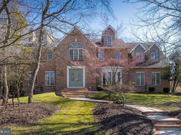 9 Shingle Oak Dr, Voorhees, NJ 08043