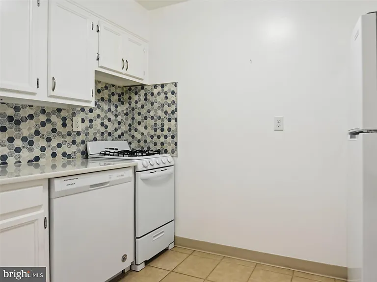 56 G St SW #B — Photo 5