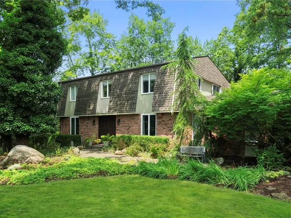16 Rolling Way, New City, NY 10956