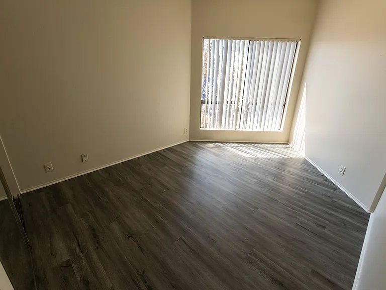 747 Gayley Ave — Photo 36