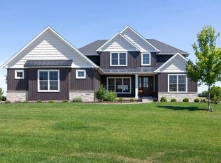 6888 Wilderness Poin, Bettendorf, IA 52722