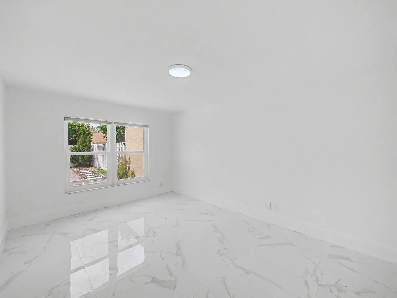 3 bed, 1318 sqft, $3,399 — Photo 4