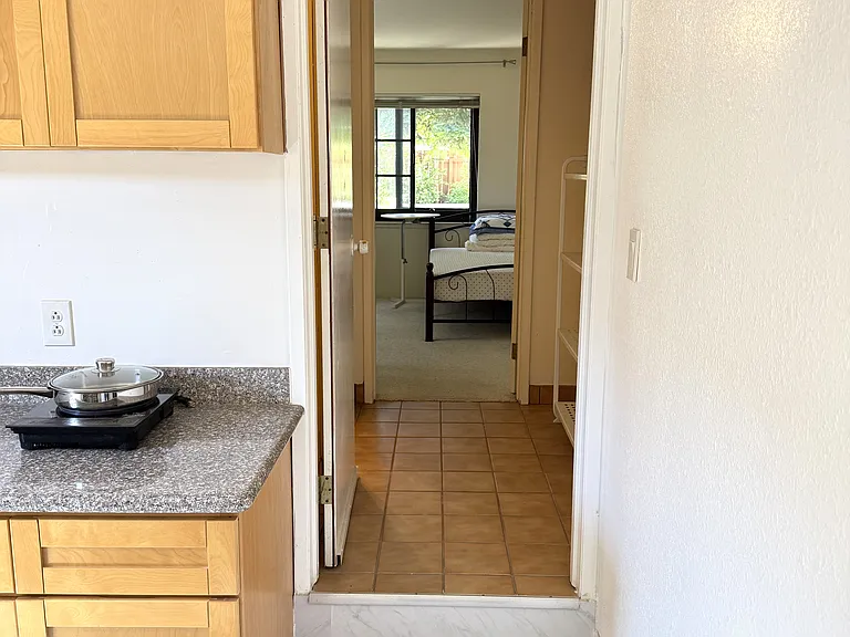 Laurel Ave — Photo 3