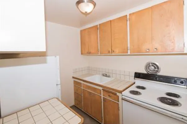 4119 11th Ave NE #1006 — Photo 2
