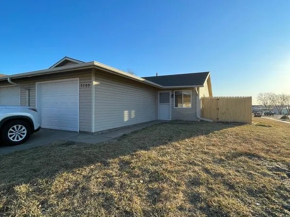 3700 Paxton Dr, Lincoln, NE 68521