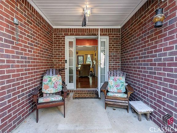 4th image of 275 Woodgrove Dr