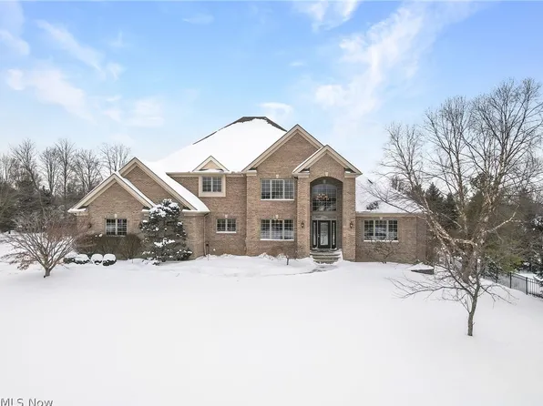 17395 Sawgrass Cir, North Royalton, OH 44133