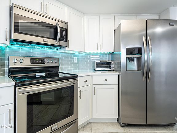 3rd image of 1 Oceans West Blvd APT 11B5