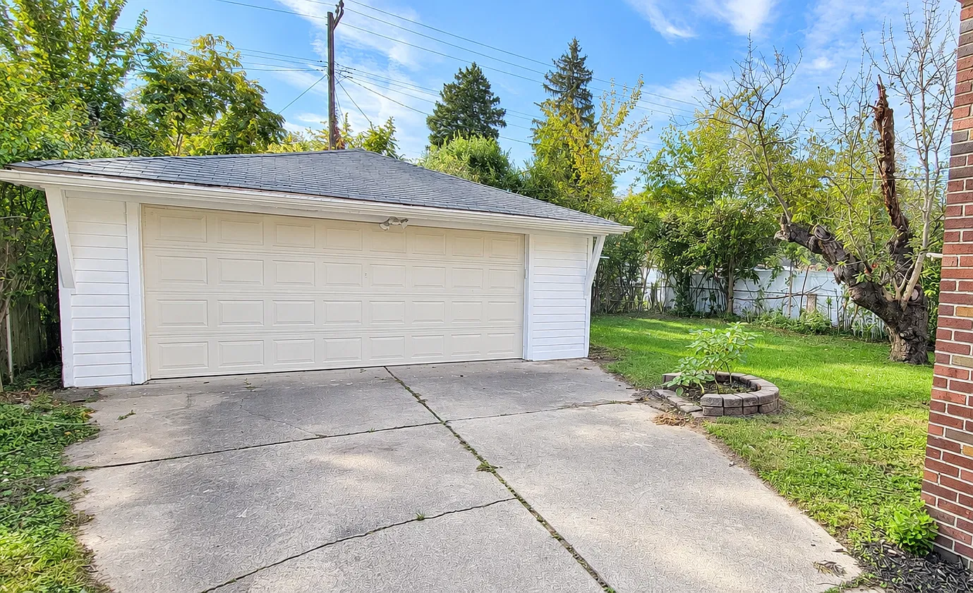 3 bed, 984 sqft, $1,425 — Photo 2