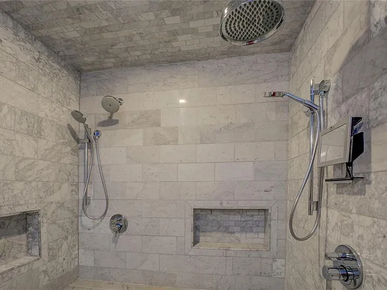 1250 Breuer Mews NW — Photo 16