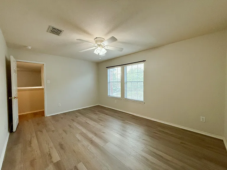 1916 Silver Leaf Dr — Photo 41