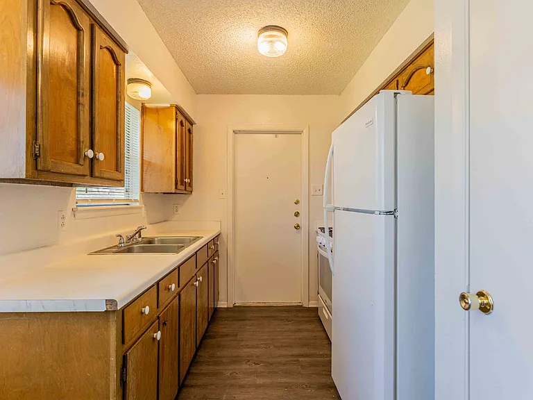 4910 Tennyson Dr — Photo 9