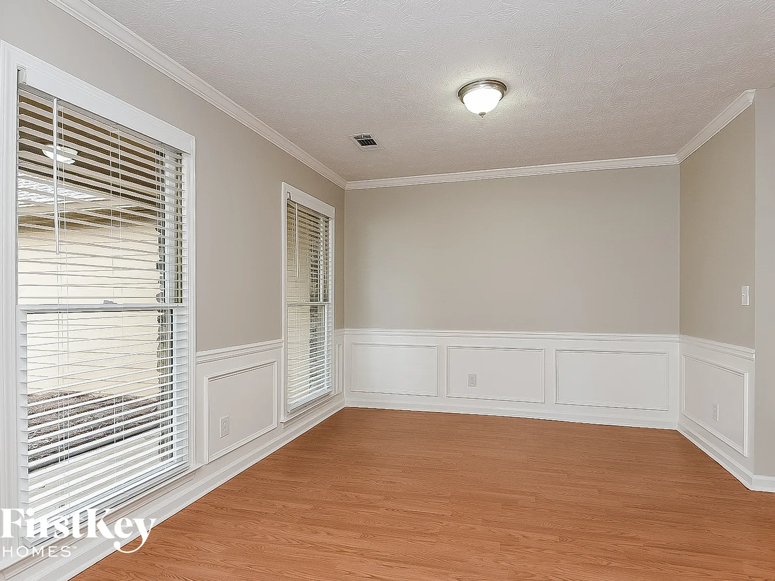 4 bed, 2.0 bath, 1975 sqft, $2,820 — Photo 4