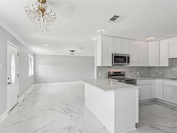4th image of 560 Grovewood Dr
