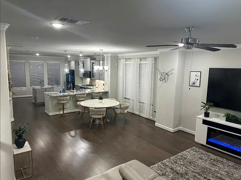 10609 Centre Forest Dr — Photo 2