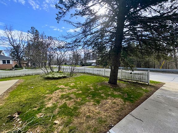5th image of 74 Shirley Ave #1563743