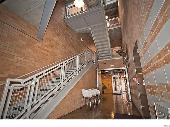 4th image of 322 E Harrison Ave Unit 15