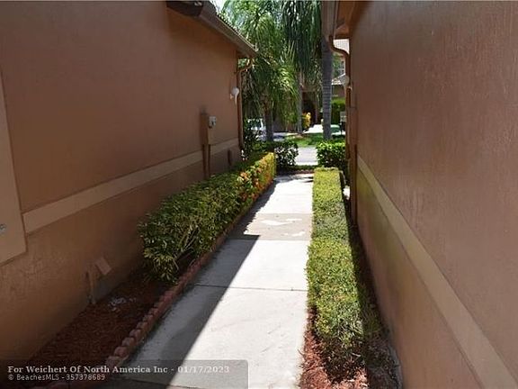 3rd image of 1492 Barcelona Way