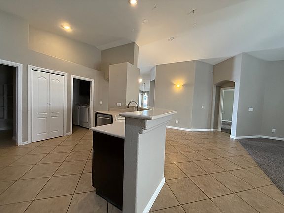 5th image of 9 E Verde Way
