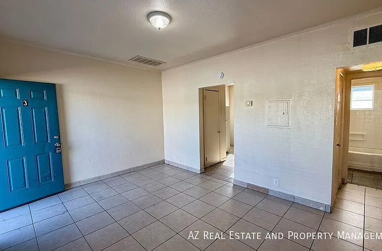 1233 W Pierce St #3 — Photo 4