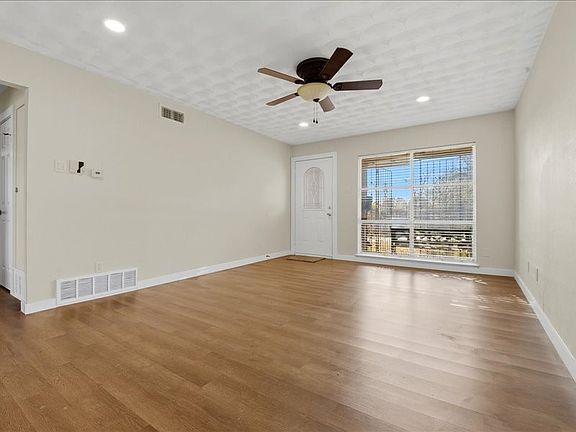 4th image of 509 Bluewood Dr