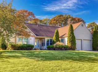 12 Royal Dr, Coram, NY 11727