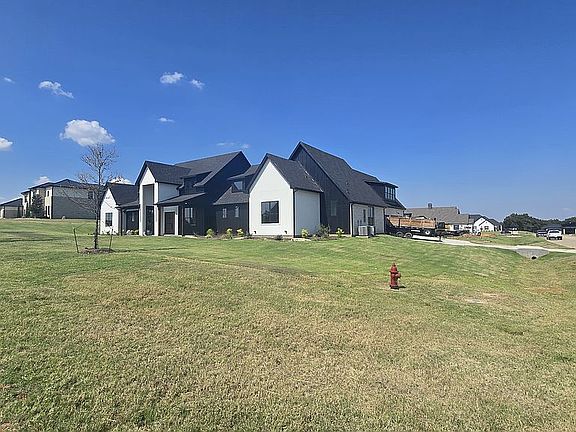 4th image of 313 Mint Ridge Dr