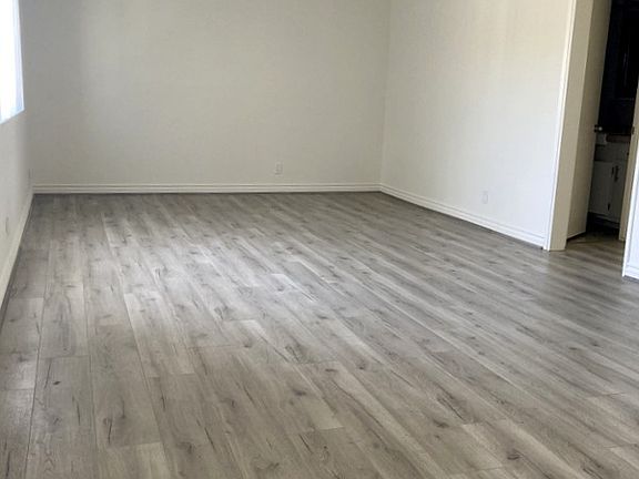 4th image of 1541 Harvard St APT B