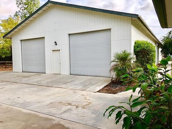 front of 3000' warehouse with 2 rollup doors
