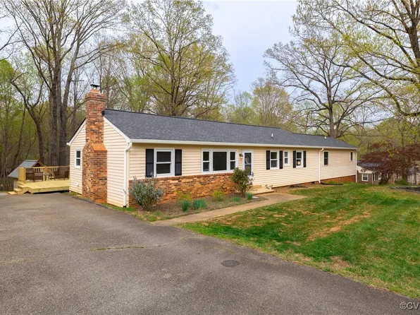 2118 Chestnut Oaks Rd, Powhatan, VA 23139