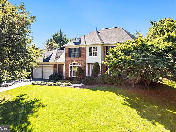 3rd image of 10608 Cloverbrooke Dr