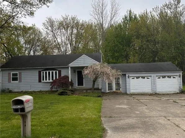42009 Adelbert St, Elyria, OH 44035
