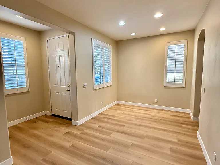 141 Hyde Park — Photo 2