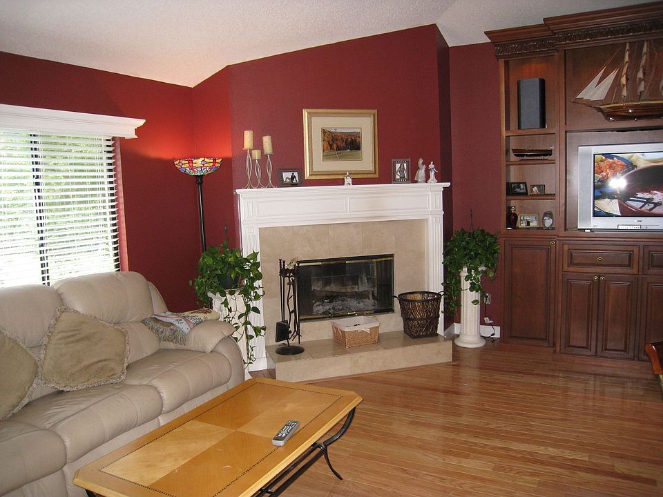 1st image of 104 Willow Dr