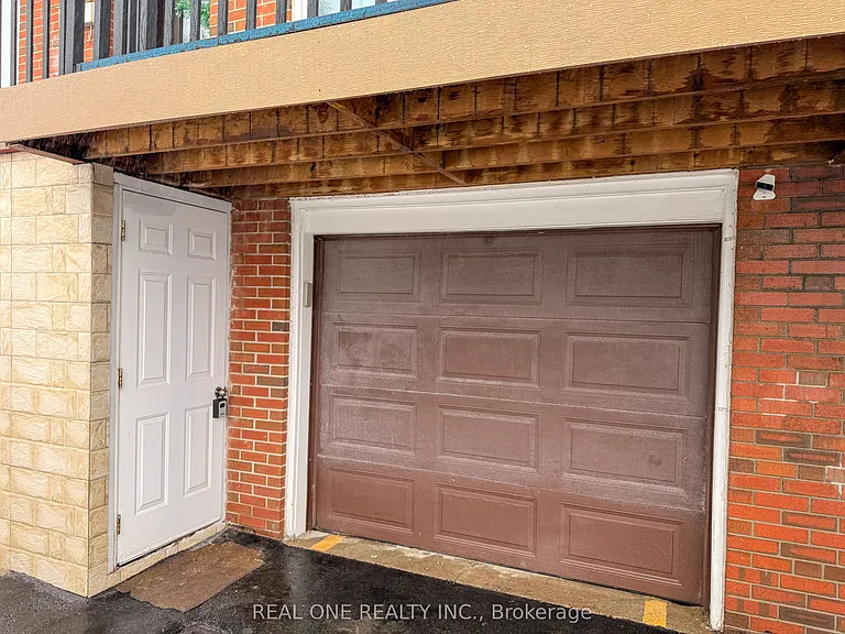 3421 Ellengale Dr W #LOWER — Photo 2