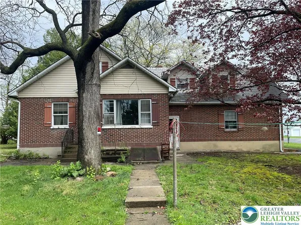 153 Moorestown Dr, Bath, PA 18014