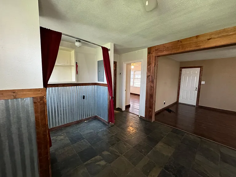 610 Jefferson Ave — Photo 3