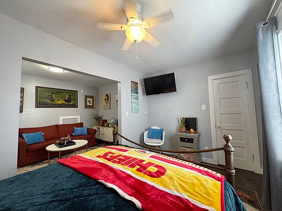 5th image of 512 W 39th Ter APT 1