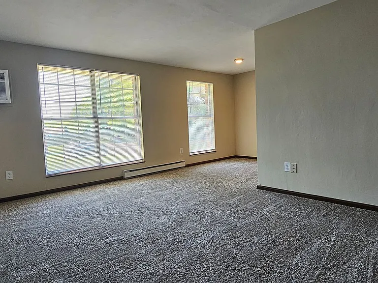 90 Wood Drive — Photo 2