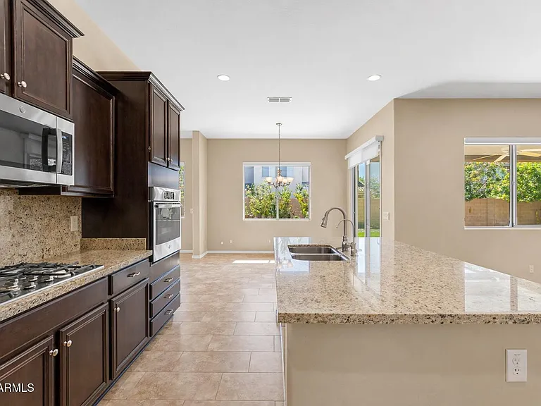 2827 E Muirfield St — Photo 10