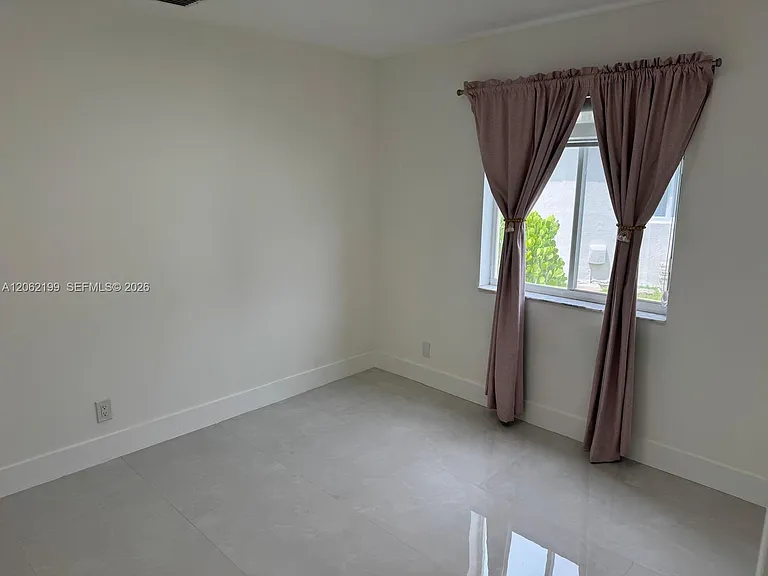 1133 Alexander Bnd — Photo 11