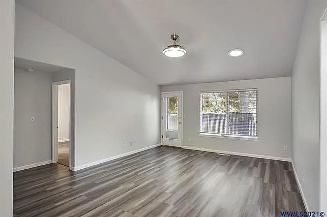 1052 Ginger Ave SE — Photo 3