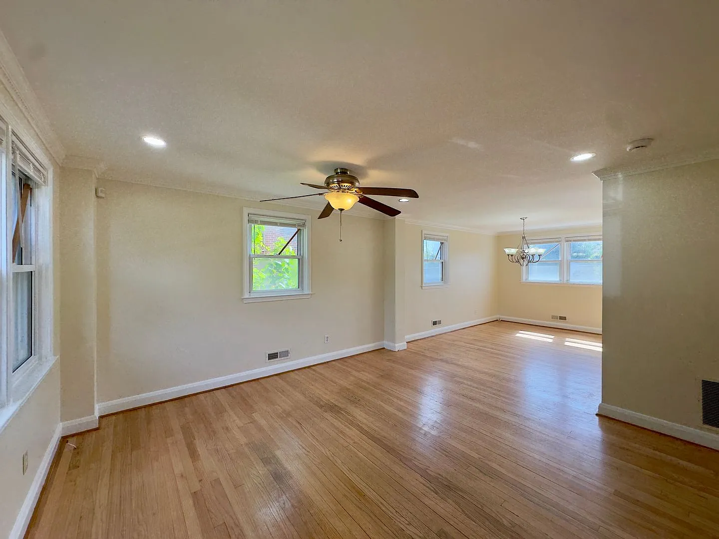 Charming 3BD/2BA Townhome in Gwynn Oak, MD! — Photo 3
