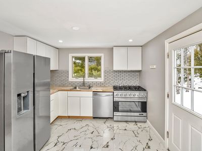 150 Grove St, West Roxbury, MA, 02132