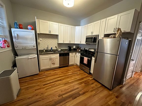 4th image of 1104 W Oakdale Ave